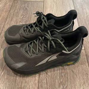 Men’s Altra Olympus 5 shoes. Worn 2x to track size 10.5